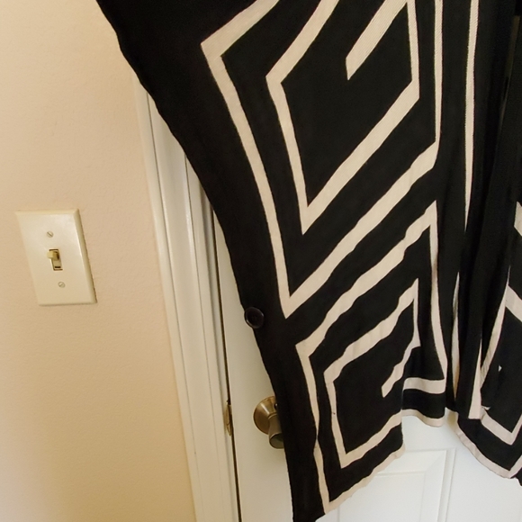 Poncho - Picture 2 of 3